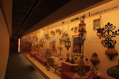 Lighting Museum (필룩스 조명박물관)