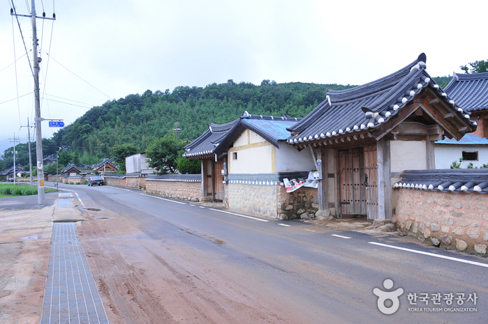 Mopyeong Village (모평마을)