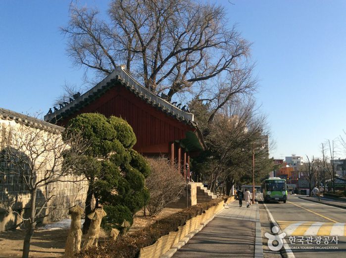 Усыпальница Мунмё в Сеуле и Сонгюнгван (서울 문묘와 성균관)