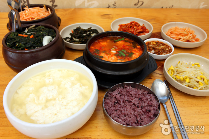 Ресторан корейской кухни Baengnyeonok (백년옥)