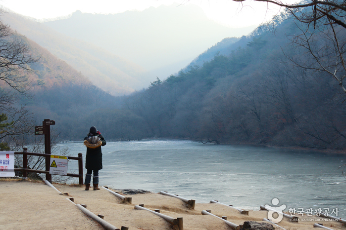 Озеро Чусанчжи (Национальный геопарк Чхонсон) (주산지 (청송 국가지질공원))