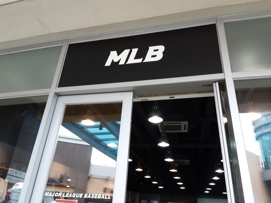 MLB - Lotte Gimhae Branch [Tax Refund Shop] (MLB 롯데김해)