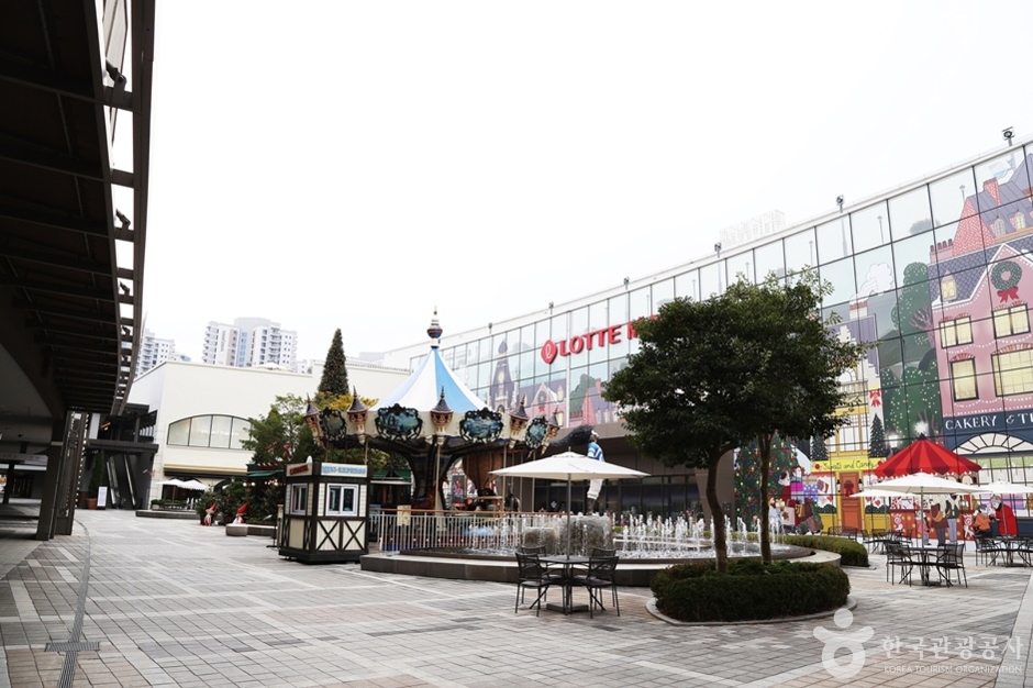 LOTTE Premium Outlets – Dongbusan Store (롯데 프리미엄아울렛 동부산점)