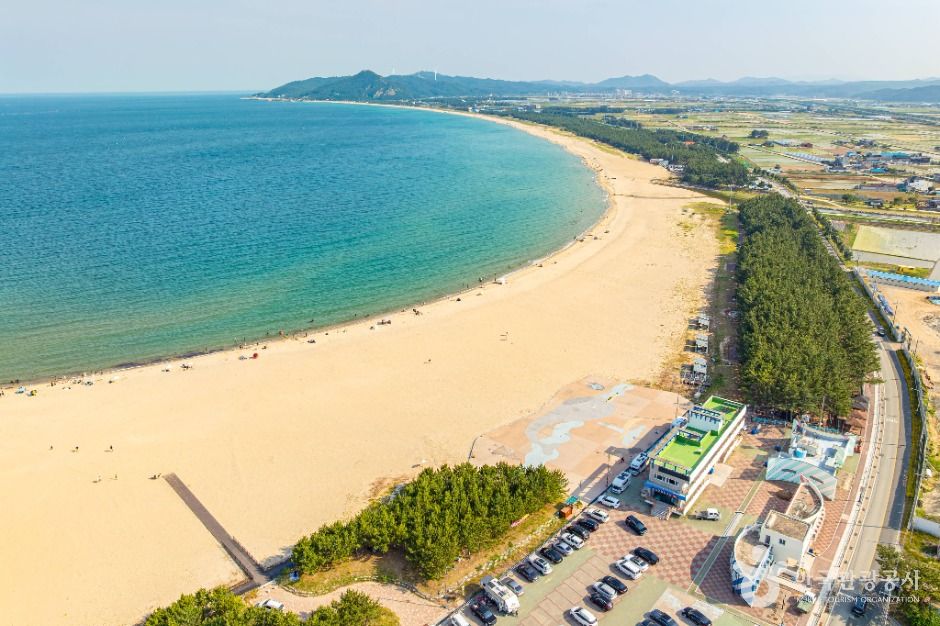 Playa Goraebul (고래불해수욕장)