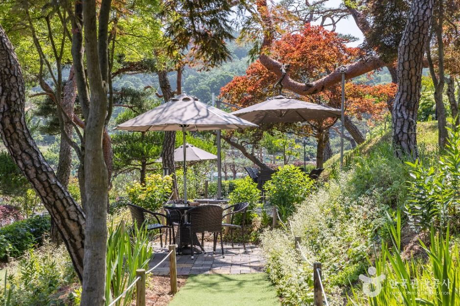 thumbnail-베이커리 카페 공간-11