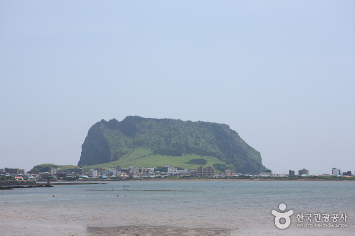 Seongsan Ilchulbong Peak [UNESCO World Heritage] (성산일출봉)