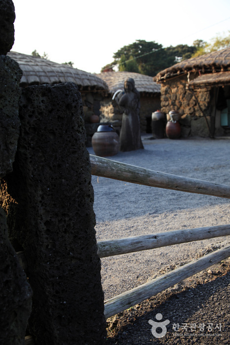 Seongeup Folk Village (성읍민속마을)
