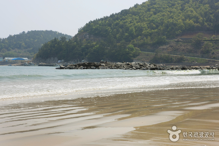 Sangju Silver sand Beach (상주 은모래비치)
