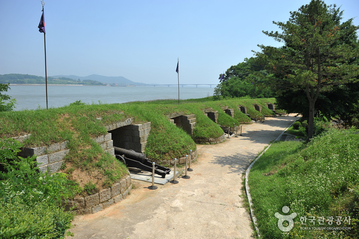 Ganghwa Deokjinjin Fortress (강화 덕진진)