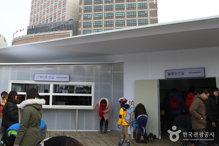 Eislaufbahn am Seoul Plaza (서울광장 스케이트장)