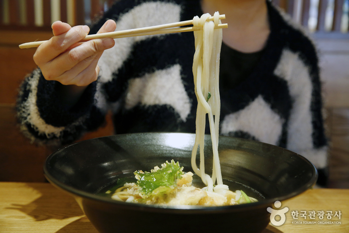 마음 서늘한 날 우동 한 그릇 사진