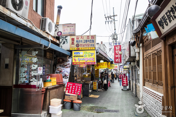 Ruelle des plats de poulet à Dongdaemun (서울 동대문 닭한마리 골목)