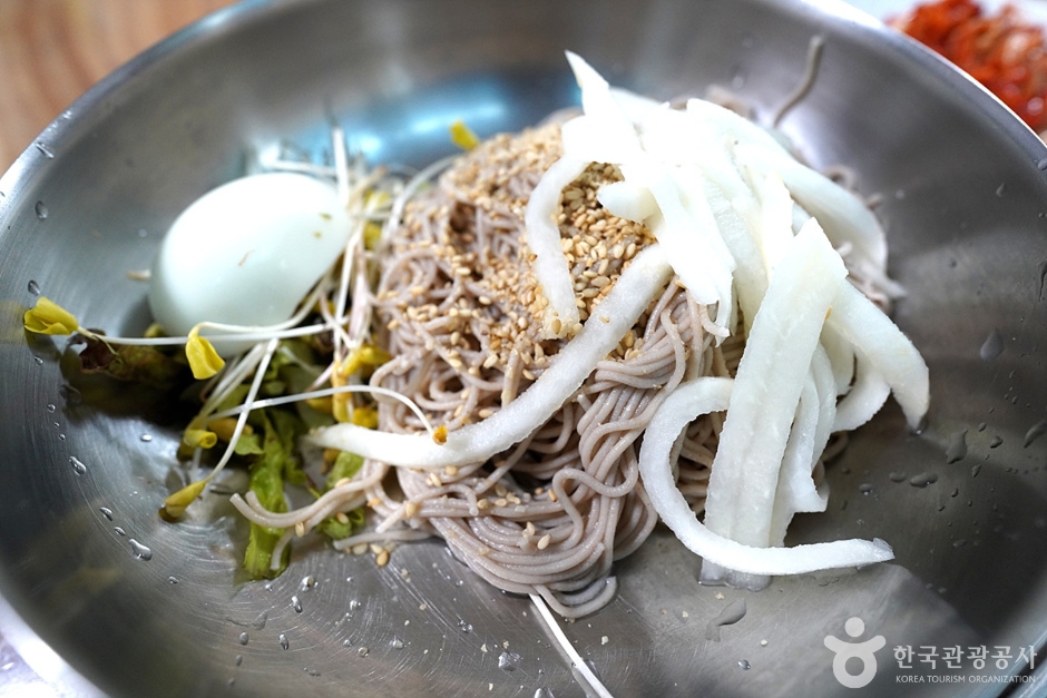 Gyeonggang蕎麥麵(경강막국수)