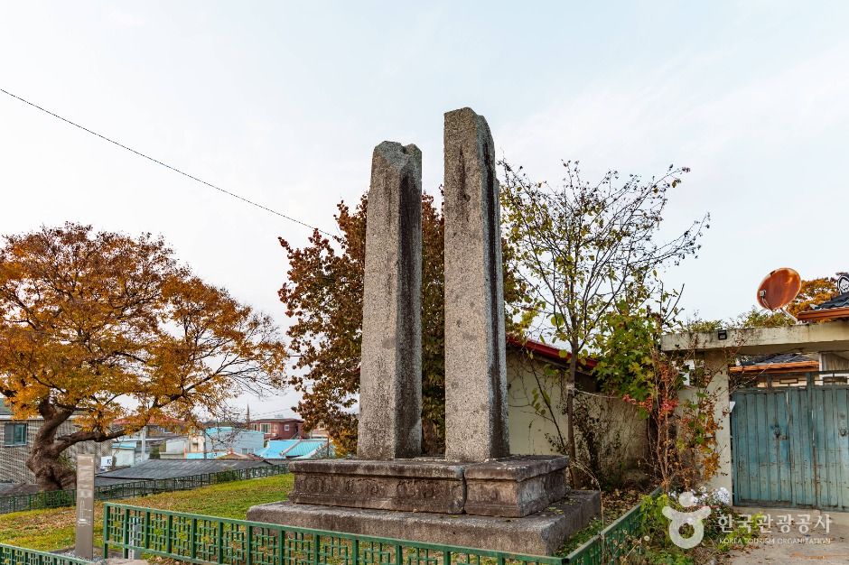 천안 천흥사지 당간지주·오층석탑