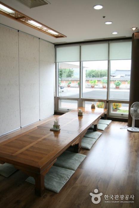 Jeonju Traditional Cultural Center Hanbyeoknu (전주전통문화관 한벽루)