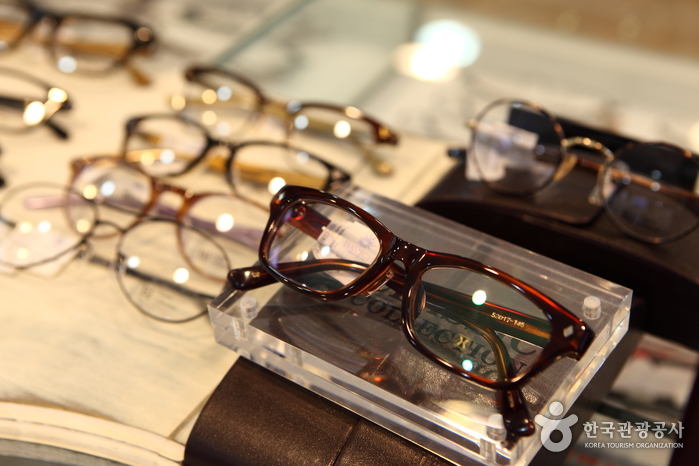 Davich Optical - Myeongdong Branch (다비치안경 - 명동점)