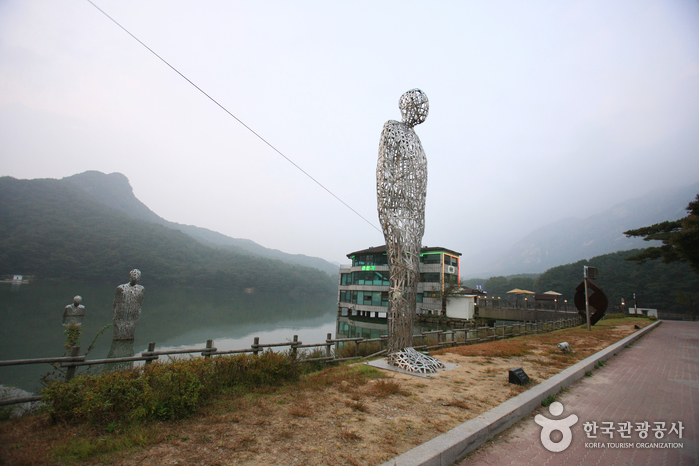 Sanjeong Lake (포천 산정호수)