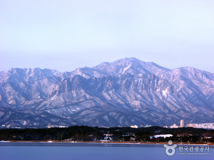 Yeongnangho Lake (영랑호)