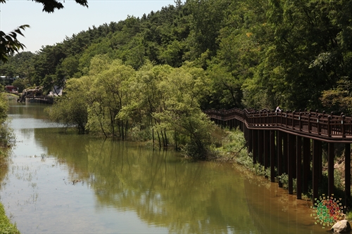 Uirimji Reservoir (제천 의림지와 제림)