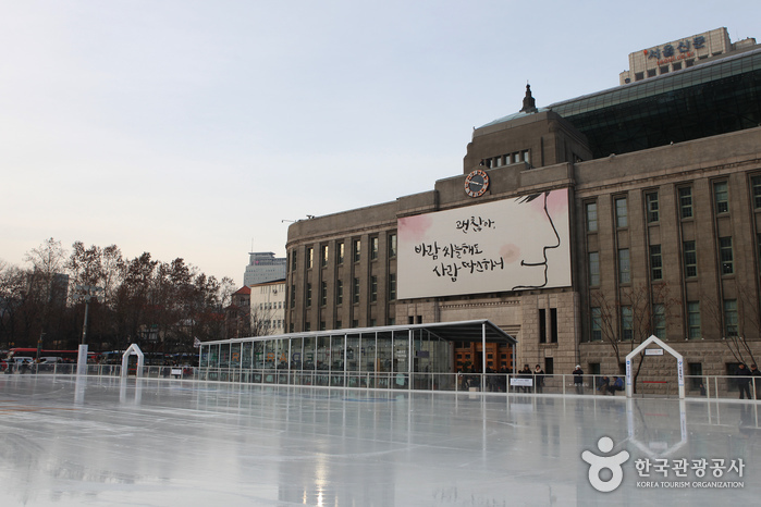 Eislaufbahn am Seoul Plaza (서울광장 스케이트장)