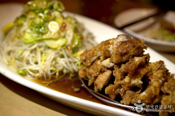 '사이'의 대표 메뉴인 사이치킨