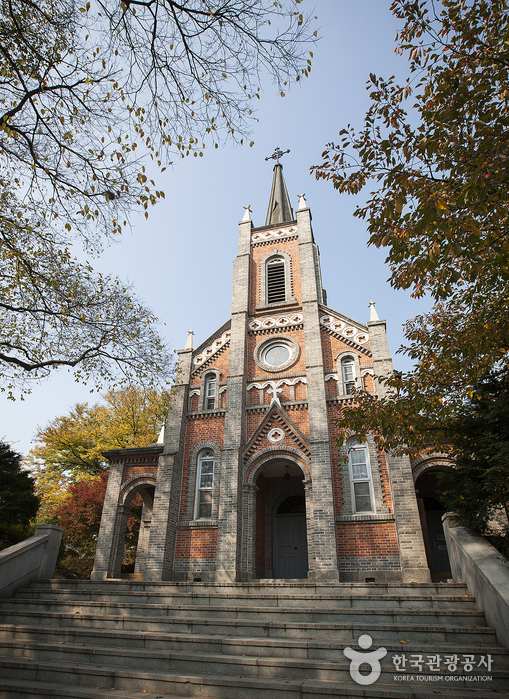 Katholische Kirche Gongseri (공세리성당)