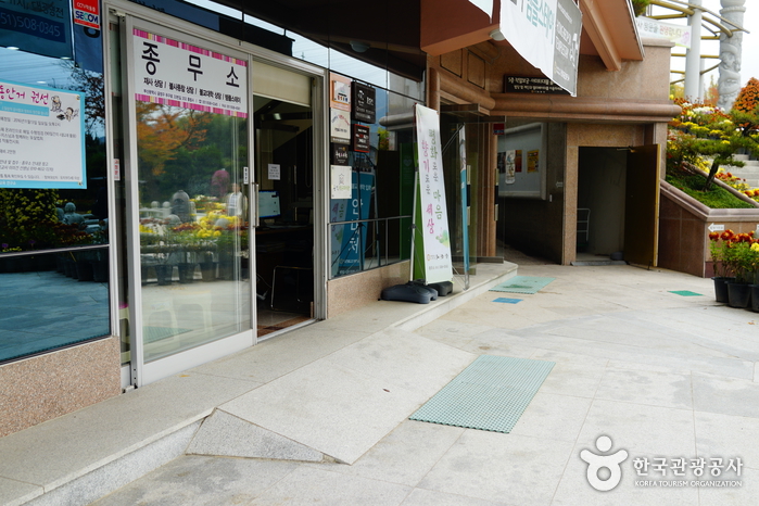 Busan Hongbeopsa Temple (홍법사(부산))