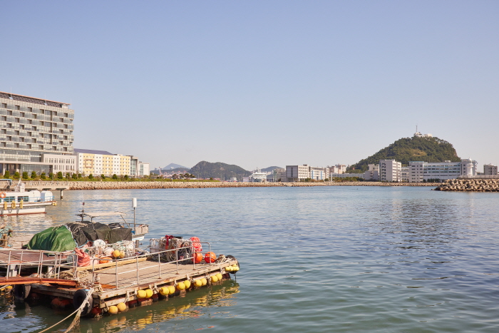 Hari Wharf and beach in front of the model