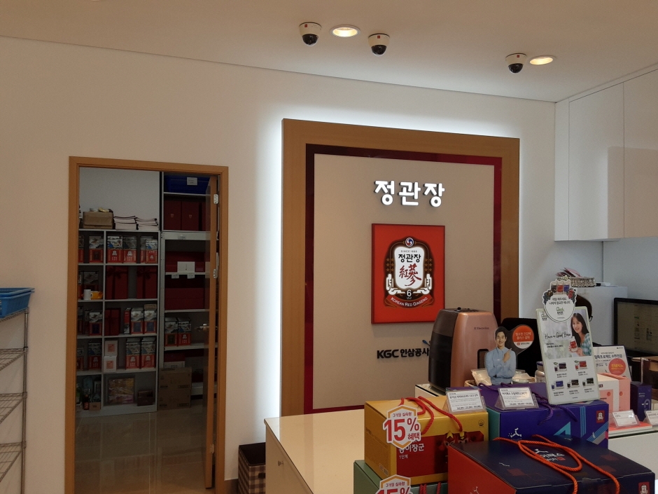 CheongKwanJang - U-dong Branch [Tax Refund Shop] (정관장 우동)