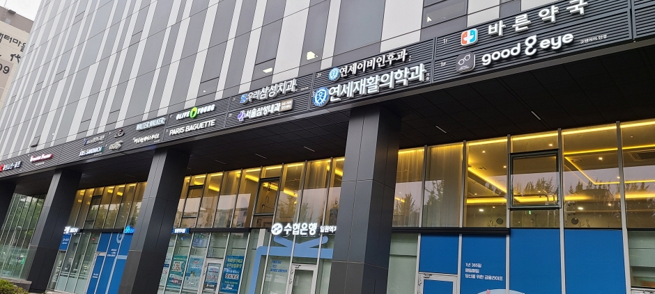 Olive Young - Irwon Station Branch [Tax Refund Shop] (올리브영 일원역)