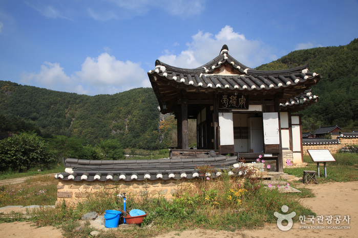 Nongam House (Head Household of the Nongam Descendants) (농암종택)