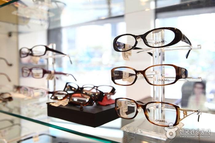 Davich Optical - Myeongdong Branch (다비치안경 - 명동점)