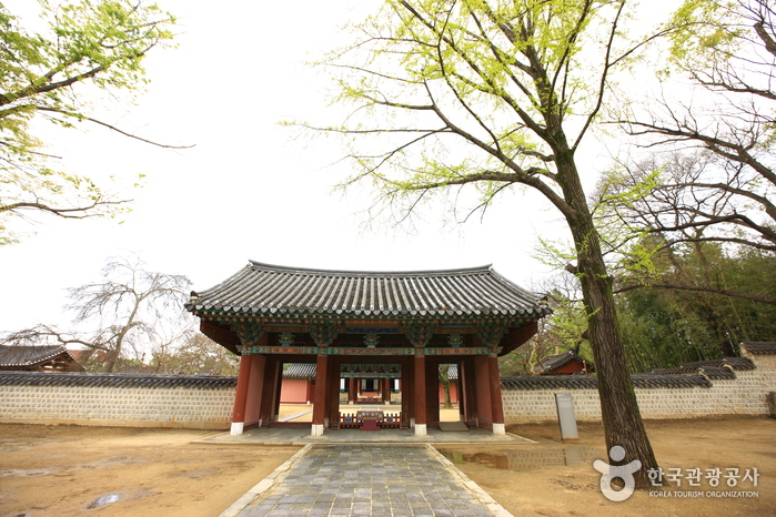 Gyeonggijeon Shrine (경기전)