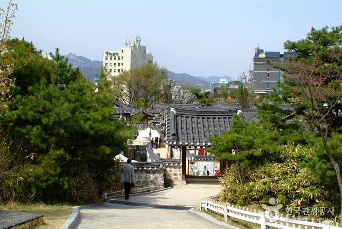 Namsangol Hanok Village (남산골 한옥마을)