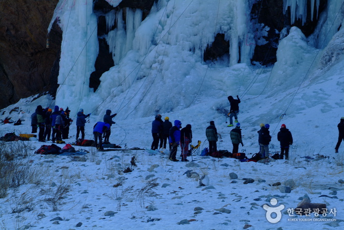 용대 매바위 인공폭포0