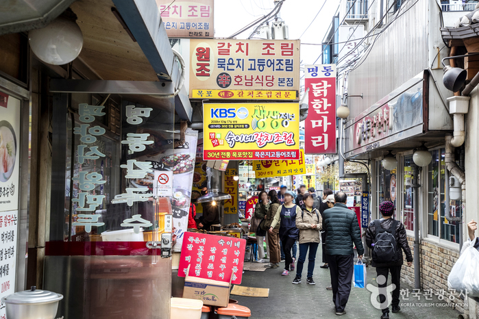 Ruelle des plats de poulet à Dongdaemun (서울 동대문 닭한마리 골목)
