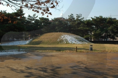thumbnail-Seoul Seokchon-dong Ancient Tombs (서울 석촌동 고분군)-5