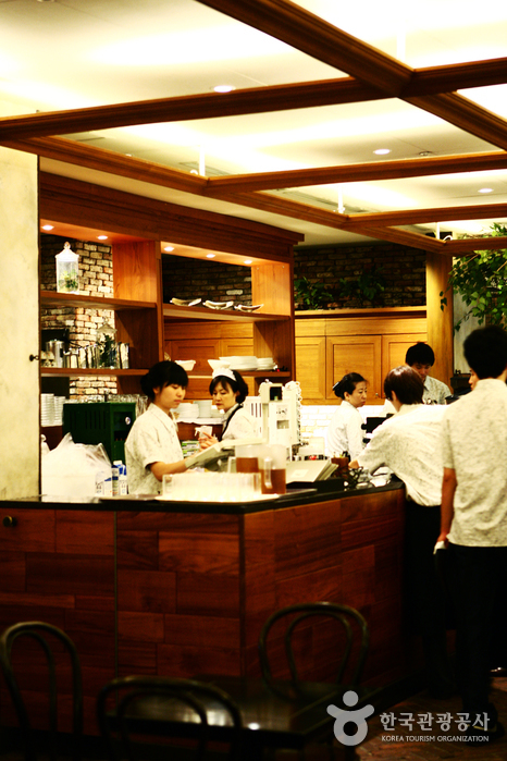 Meal Top - Main Branch in Apgujeong (밀탑 압구정본점)