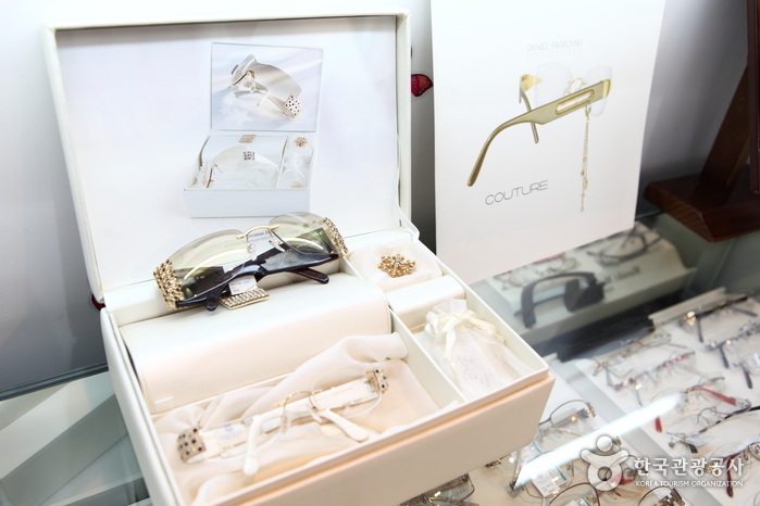 Davich Optical - Myeongdong Branch (다비치안경 - 명동점)
