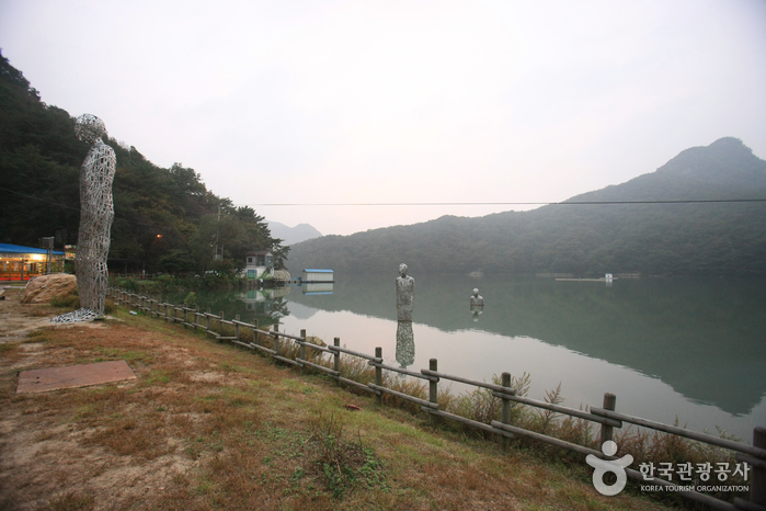 Sanjeong Lake (포천 산정호수)