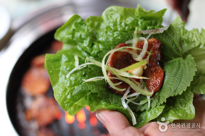 サムソン赤いヤンニョム炭火焼き（삼성 빨간양념 숯불구이）