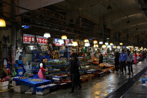 Noryangjin Fisheries Wholesale Market (노량진수산시장)