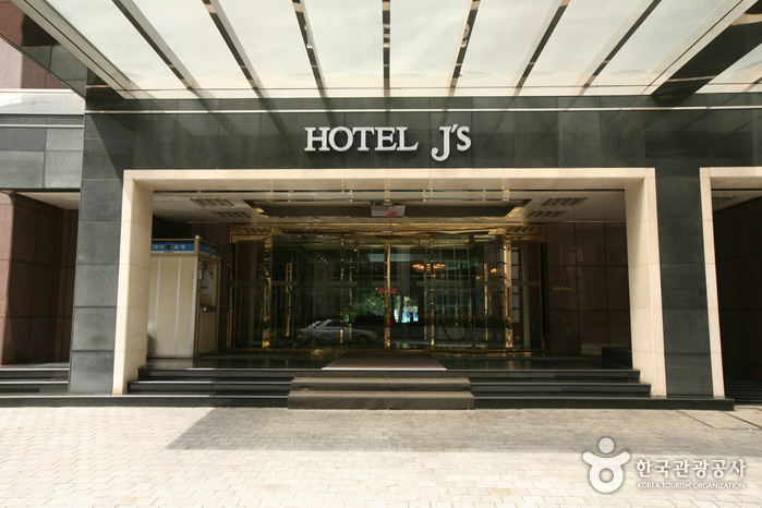 Hotel J's