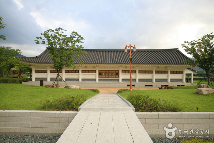 École confucianiste Chisanseowon (치산서원)0