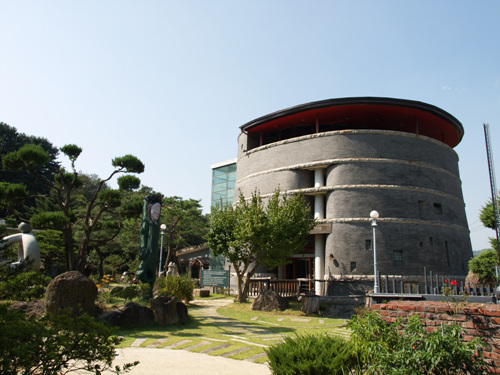 Korean Deungjan Museum (한국등잔박물관)
