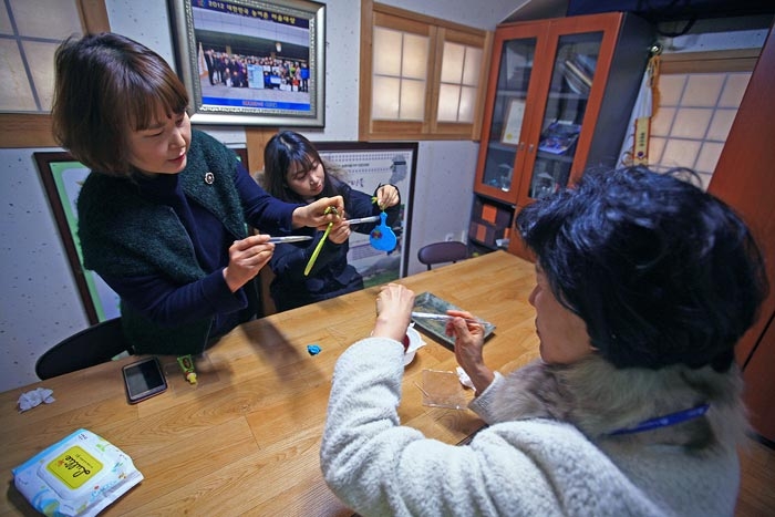 Oeam Folk Village in Asan - Making Hanji Hand Mirror and Adlay Bracelet  1