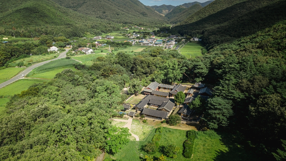 Dokrakdang House (경주 독락당)