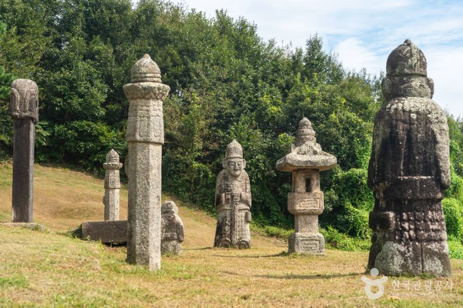 thumbnail-충주 이수일 묘소-2