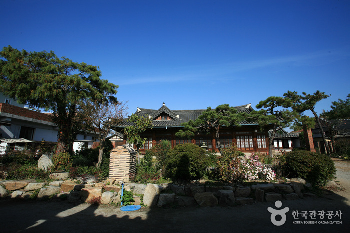 Hagindang House (학인당...