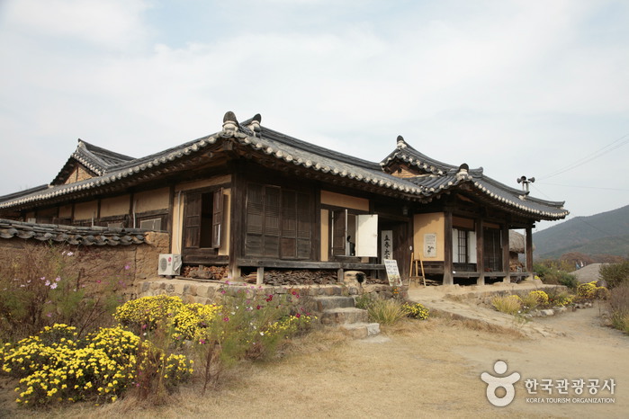 Bunnam House (Andong...